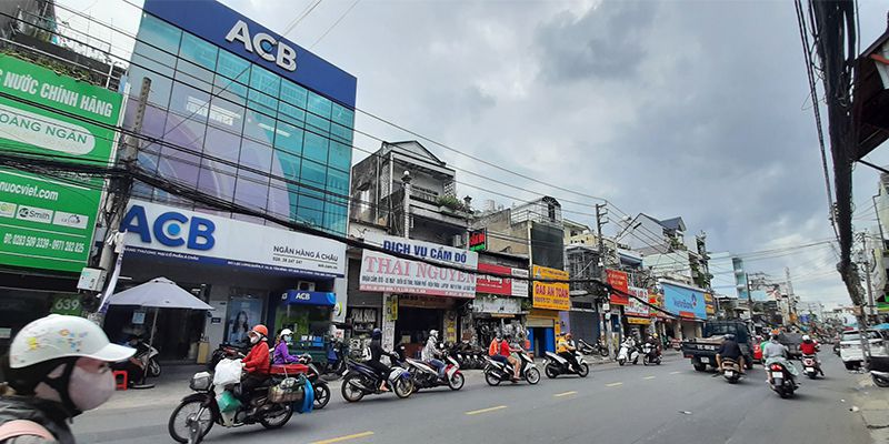 Nhà Mặt Tiền Lạc Long Quân, Tân Bình, Giá rẻ, Gần Ngân Hàng Sacombank