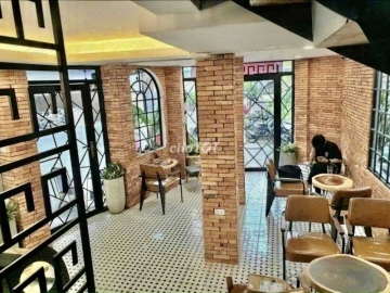 Bán Nhà 3 Mặt Tiền Hoa Sữa Phú Nhuận, 5 Tầng, Ngang Lớn. Sẵn Dòng Tiền Lớn