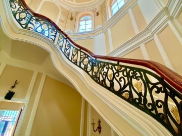Bán Nhà Biệt Thự CMT8 Tân Bình, 260m2, 5 Lầu Đẳng Cấp, Nội Thất Cao Cấp