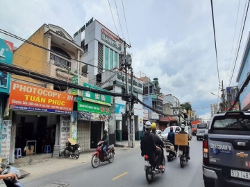 Nhà Mặt Tiền Lạc Long Quân, Tân Bình, Giá rẻ, Gần Ngân Hàng Sacombank